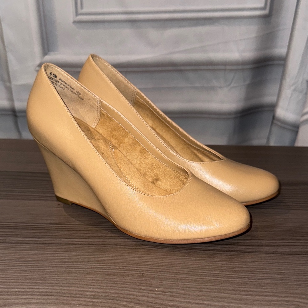 AEROSOLES Elegant Beige Heels